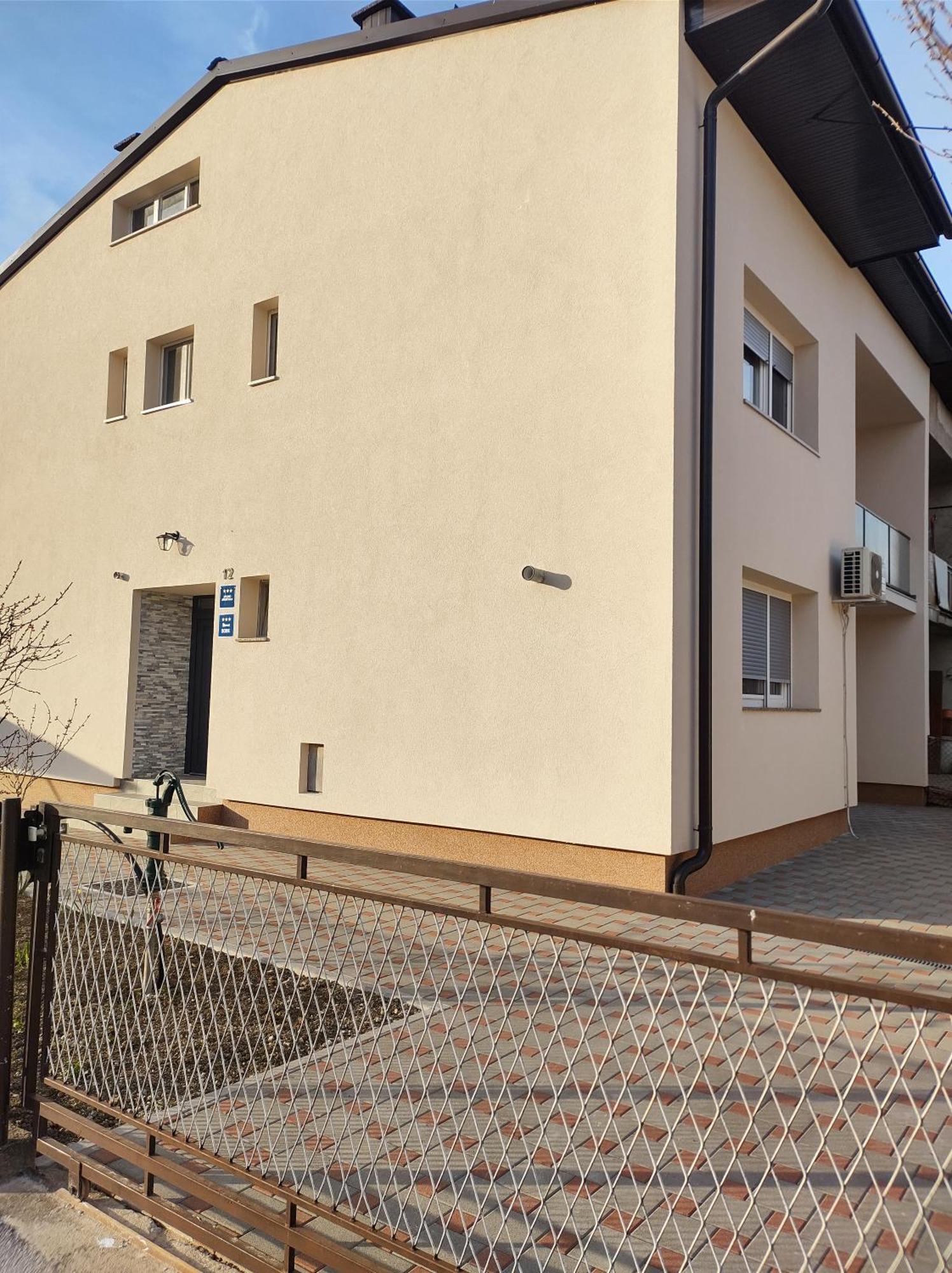 Happy Apartment Karlovac Exterior photo